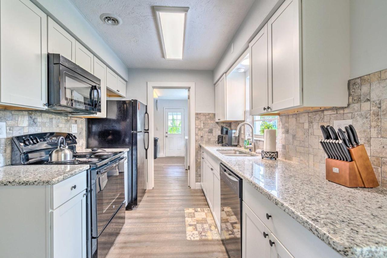 Contemporary Beverly Hills Gem With Sun Room! Экстерьер фото